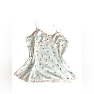 Coquette tank top with flower pattern and lace with a bow